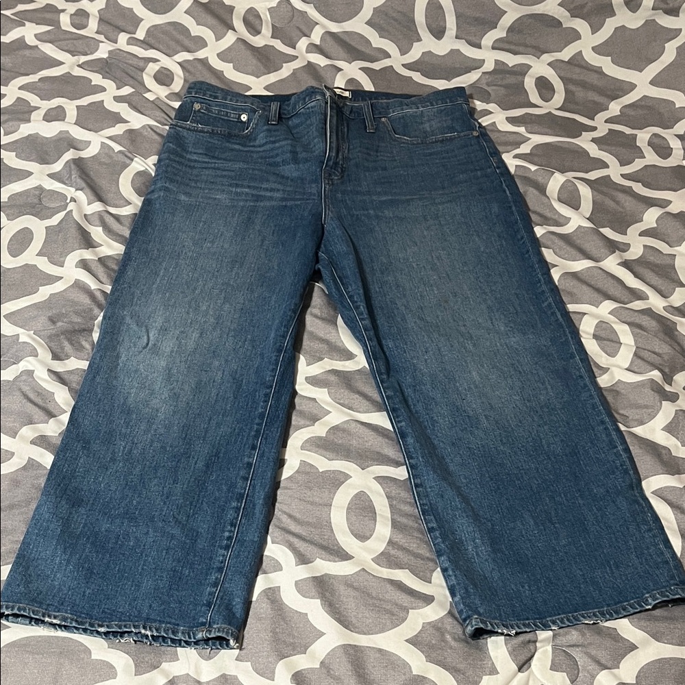 Madewell slim wide-leg crop Jean size 33